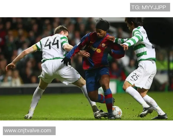 足球明星激烈冲突现场揭秘球场背后的不为人知故事与真相